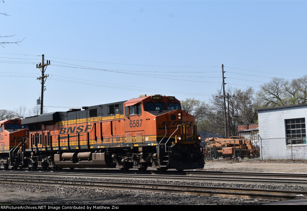 BNSF 6587